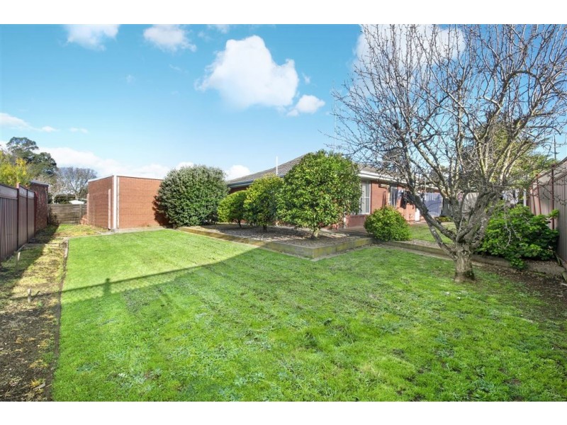 11 Windermere Way, Cardigan Village VIC 3352