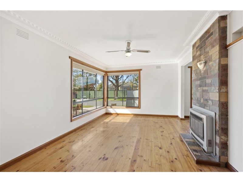 19 Mauger Street, Wendouree VIC 3355