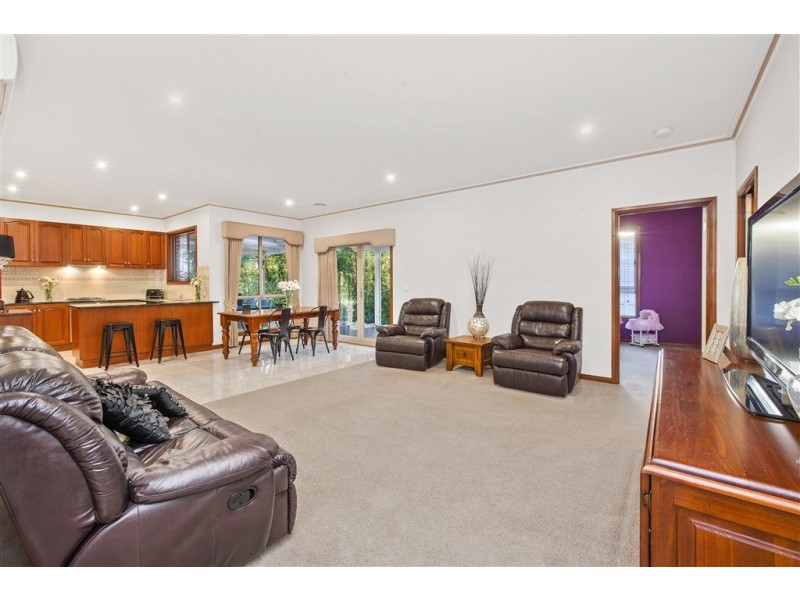 2 Catherine Court, Brown Hill VIC 3350
