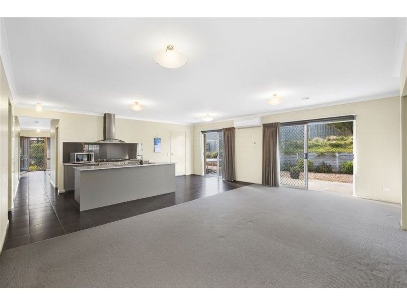 18 Zoe Drive, Mount Helen VIC 3350