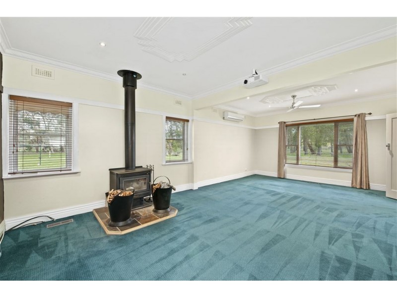 89 Clarkes Road, Enfield VIC 3352