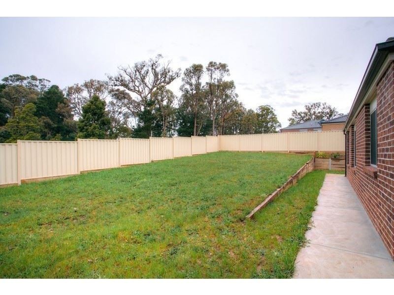 11 Shakespeare Ave, Mount Helen VIC 3350