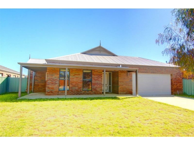 13 Delaney Drive, Macarthur Park, Miners Rest VIC 3352