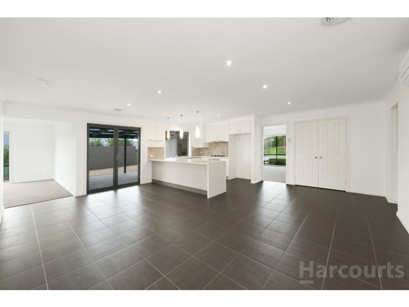 4 Lowry Crescent, Miners Rest VIC 3352