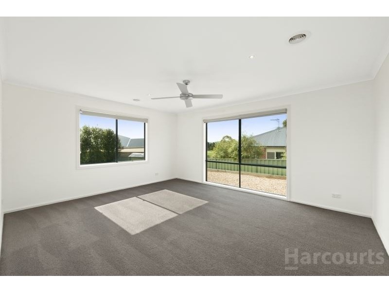 4 Lowry Crescent, Miners Rest VIC 3352