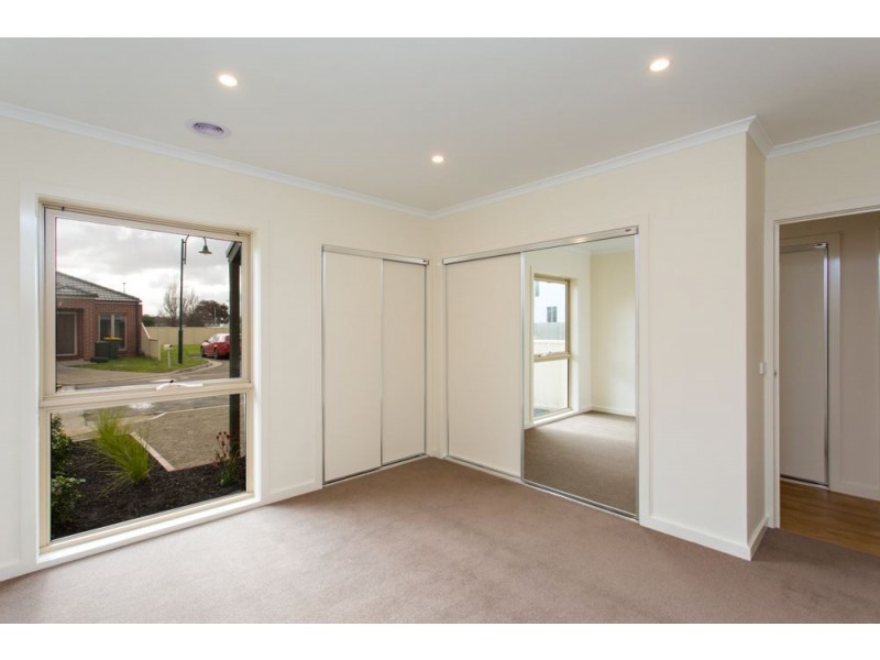 1/15 Monastery Drive, Wendouree VIC 3355