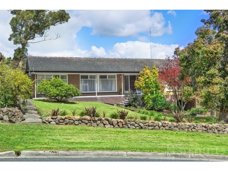 11 Landale Avenue, Mount Clear VIC 3350
