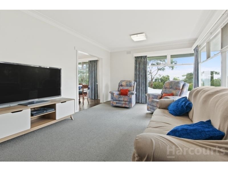 11 Landale Avenue, Mount Clear VIC 3350