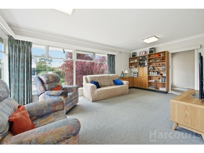 11 Landale Avenue, Mount Clear VIC 3350