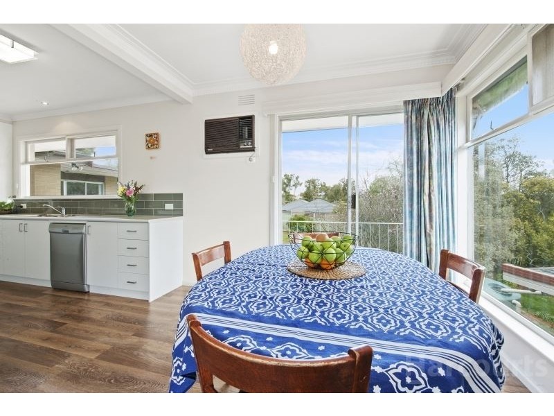 11 Landale Avenue, Mount Clear VIC 3350