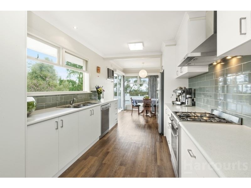 11 Landale Avenue, Mount Clear VIC 3350