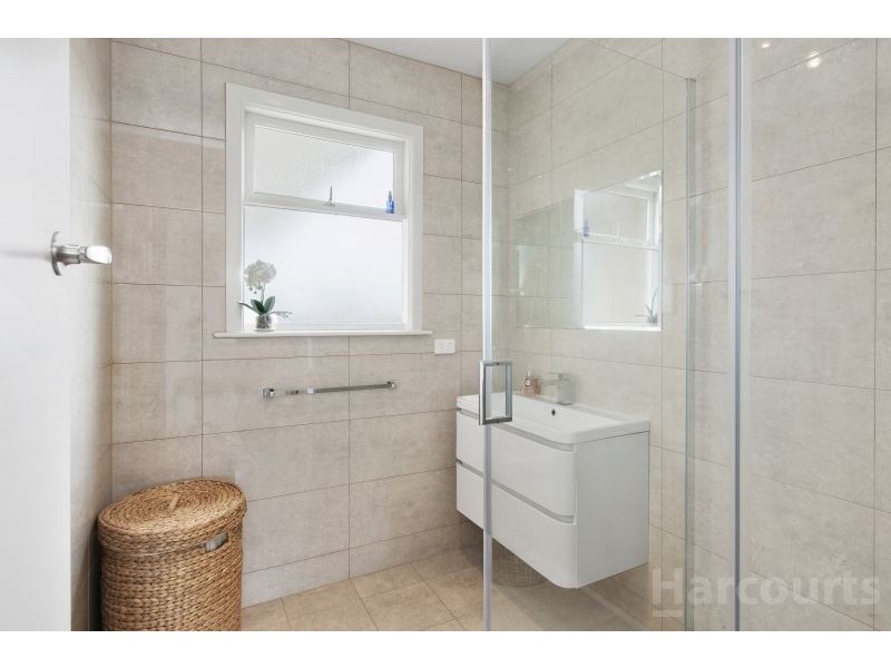 11 Landale Avenue, Mount Clear VIC 3350