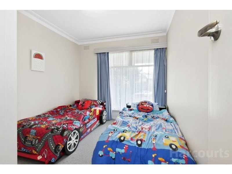 11 Landale Avenue, Mount Clear VIC 3350