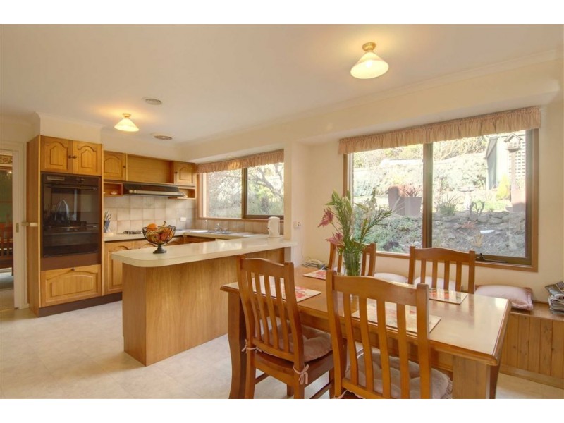 8 Woodside Court, Ballarat North VIC 3350