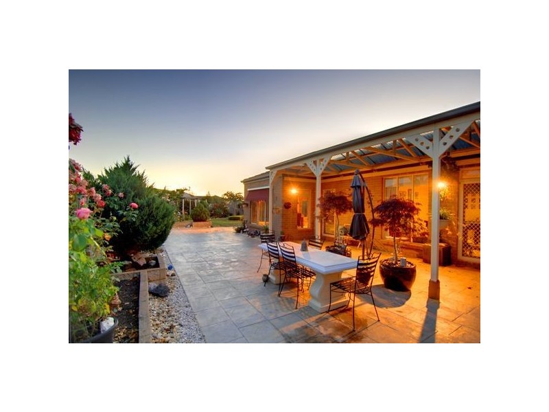 25 Scarborough Crescent, Ballarat VIC 3350