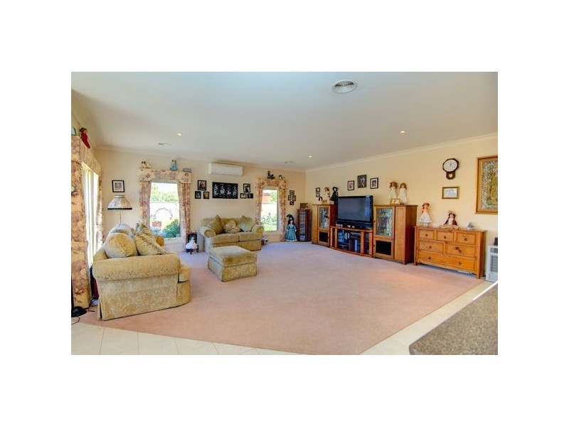 25 Scarborough Crescent, Ballarat VIC 3350