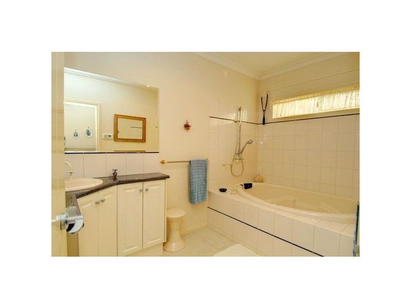 25 Scarborough Crescent, Ballarat VIC 3350