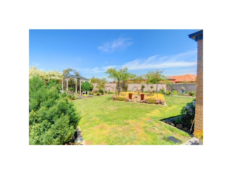 25 Scarborough Crescent, Ballarat VIC 3350