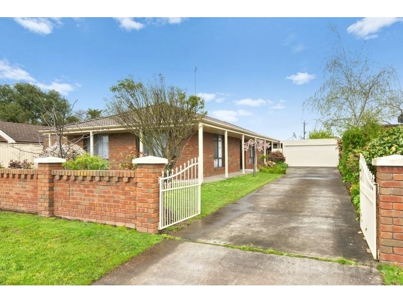 27 Molbray Street, Wendouree VIC 3355