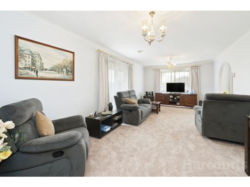 27 Molbray Street, Wendouree VIC 3355