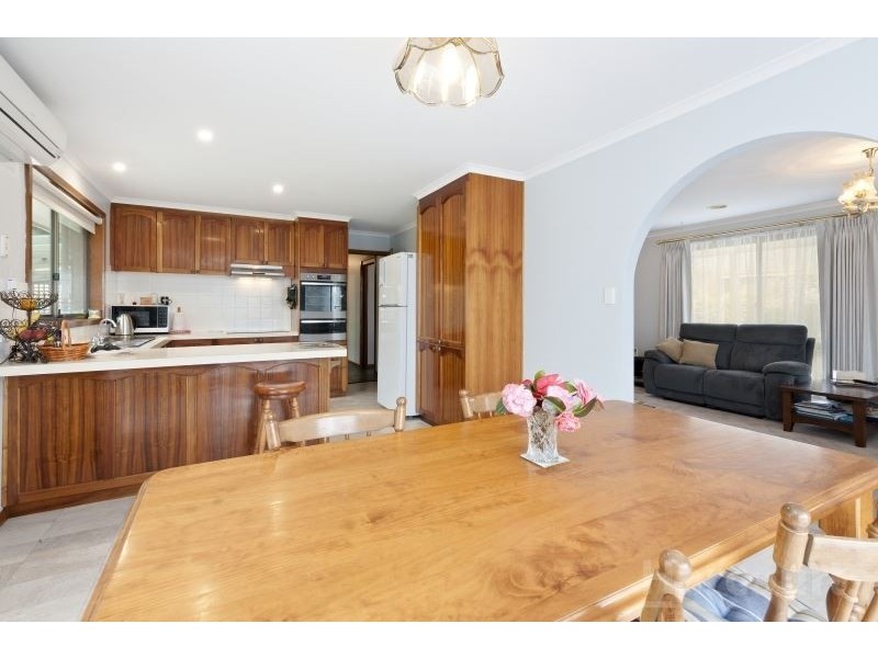 27 Molbray Street, Wendouree VIC 3355