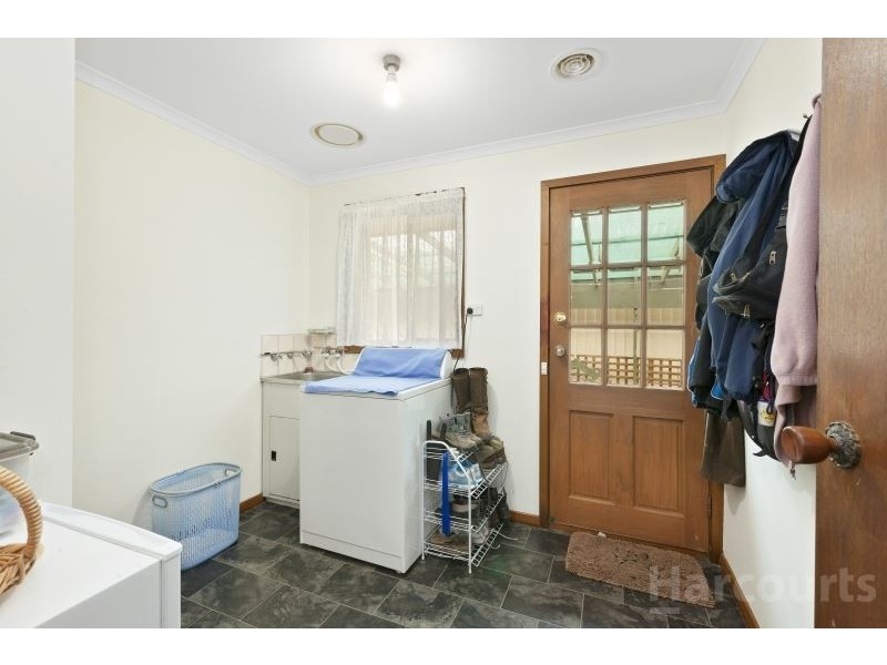 27 Molbray Street, Wendouree VIC 3355