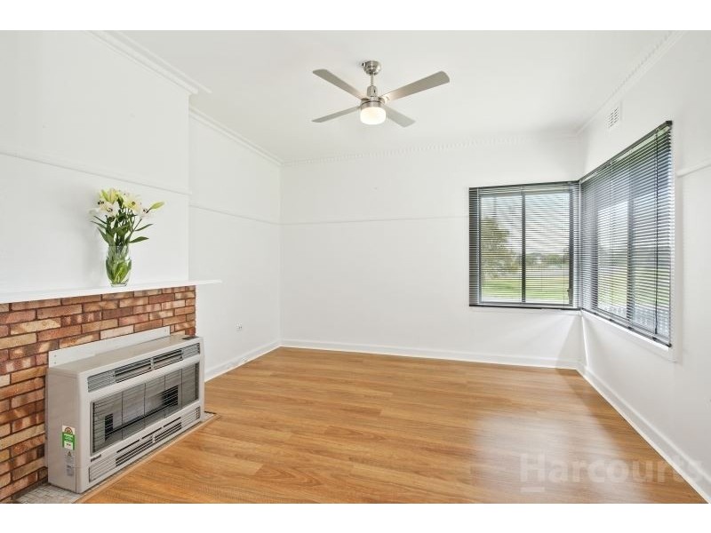 39 White Avenue, Wendouree VIC 3355