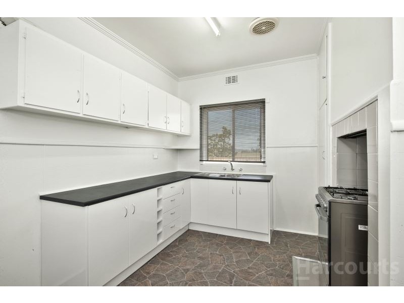 39 White Avenue, Wendouree VIC 3355