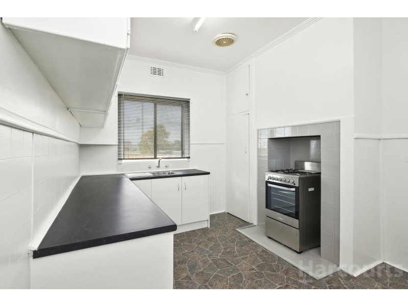 39 White Avenue, Wendouree VIC 3355