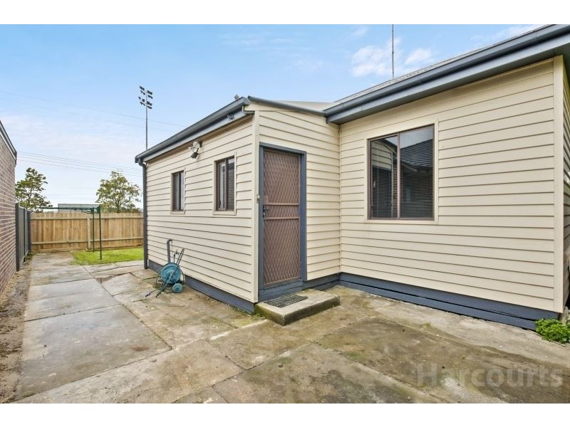 39 White Avenue, Wendouree VIC 3355