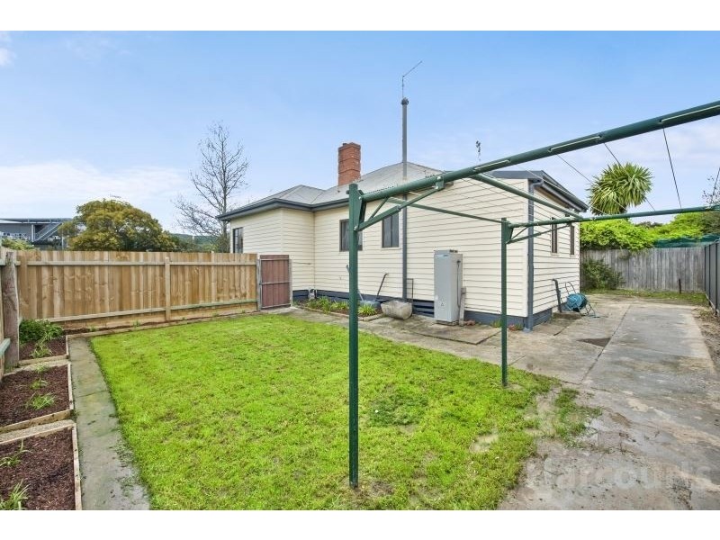 39 White Avenue, Wendouree VIC 3355