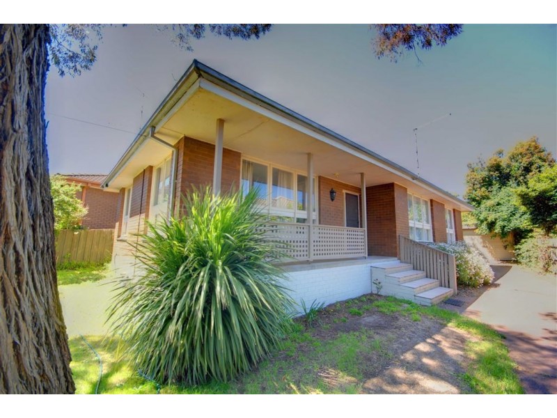 8 Maxlyn Ave, Ballarat East VIC 3350