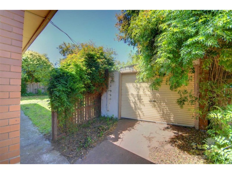 8 Maxlyn Ave, Ballarat East VIC 3350