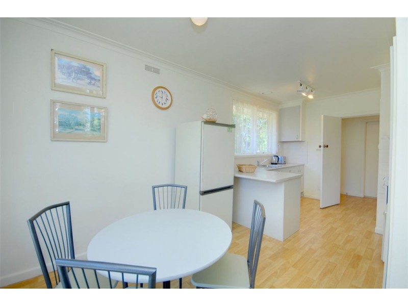 8 Maxlyn Ave, Ballarat East VIC 3350