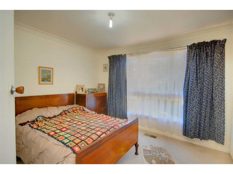 8 Maxlyn Ave, Ballarat East VIC 3350