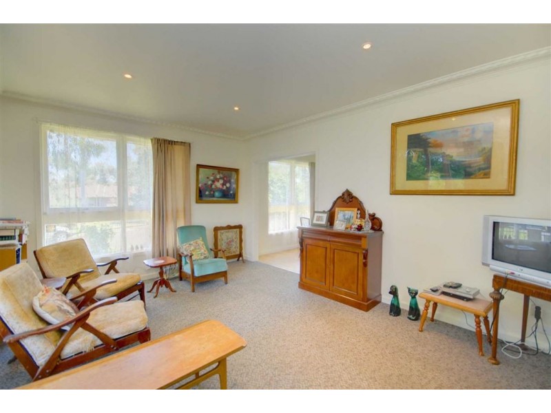 8 Maxlyn Ave, Ballarat East VIC 3350