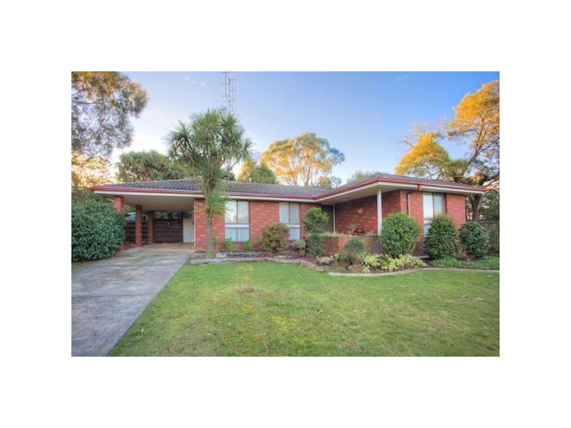 2 Highfield Avenue, Mount Clear VIC 3350