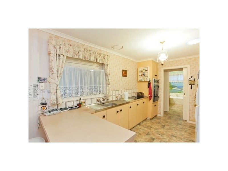 2 Highfield Avenue, Mount Clear VIC 3350