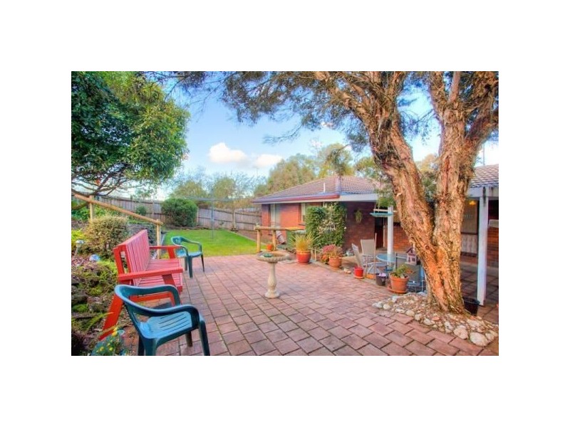 2 Highfield Avenue, Mount Clear VIC 3350