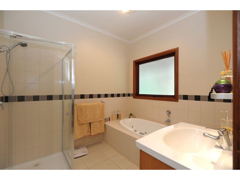 35 Tooheys Close, Gordon VIC 3345