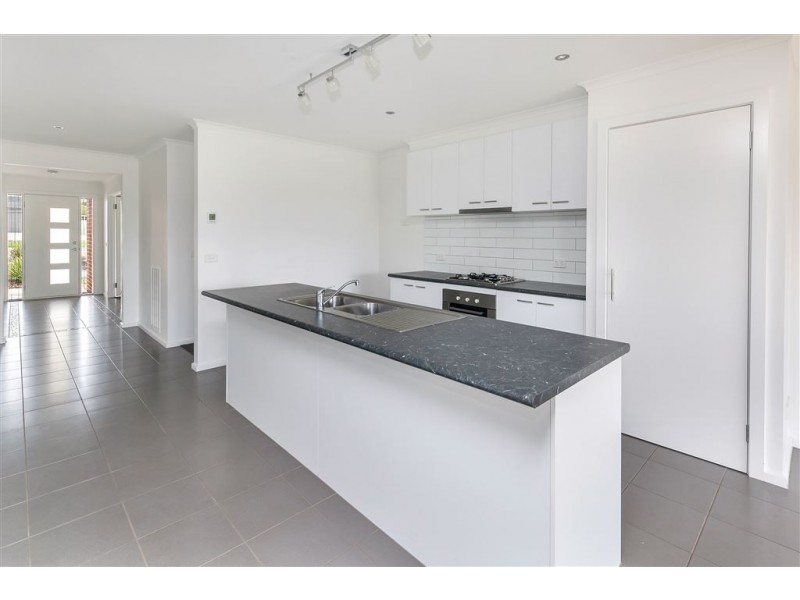 16 Waterside Close, Miners Rest VIC 3352