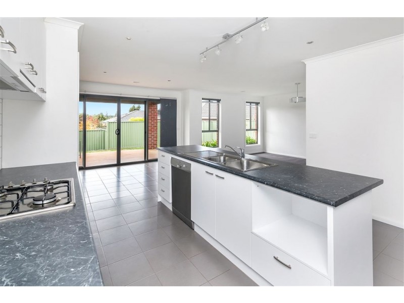 16 Waterside Close, Miners Rest VIC 3352