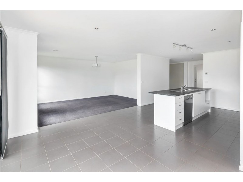 16 Waterside Close, Miners Rest VIC 3352