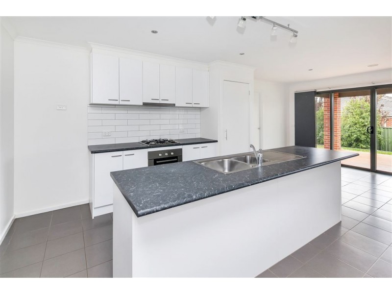 16 Waterside Close, Miners Rest VIC 3352