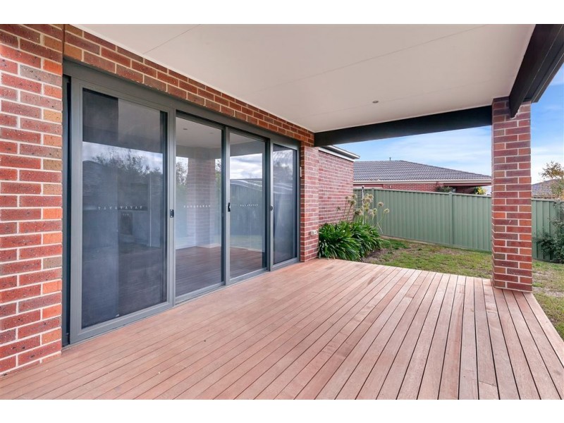 16 Waterside Close, Miners Rest VIC 3352
