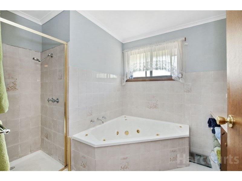 4 Fleur Court, Delacombe VIC 3356