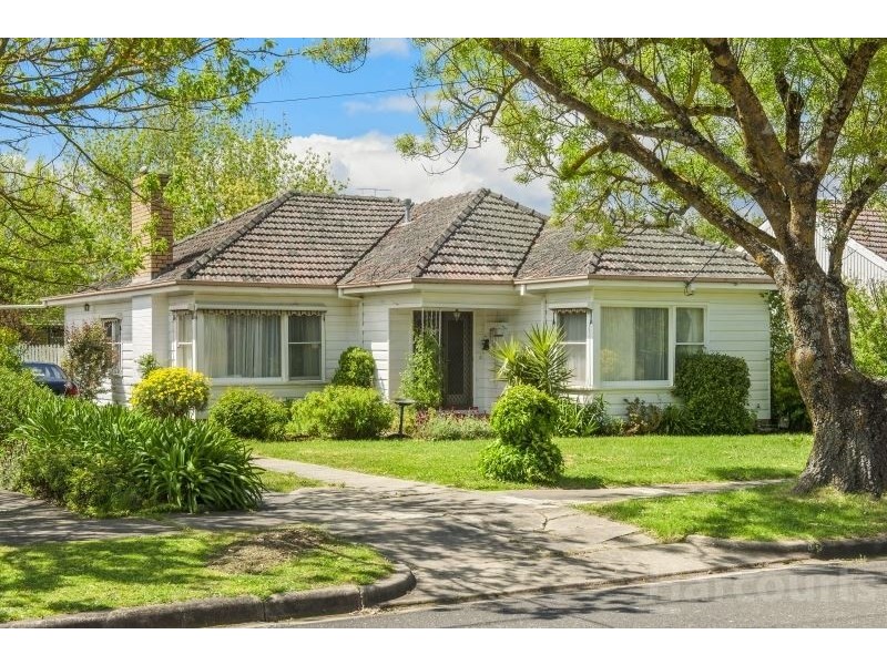 4 Lambert Street, Wendouree VIC 3355