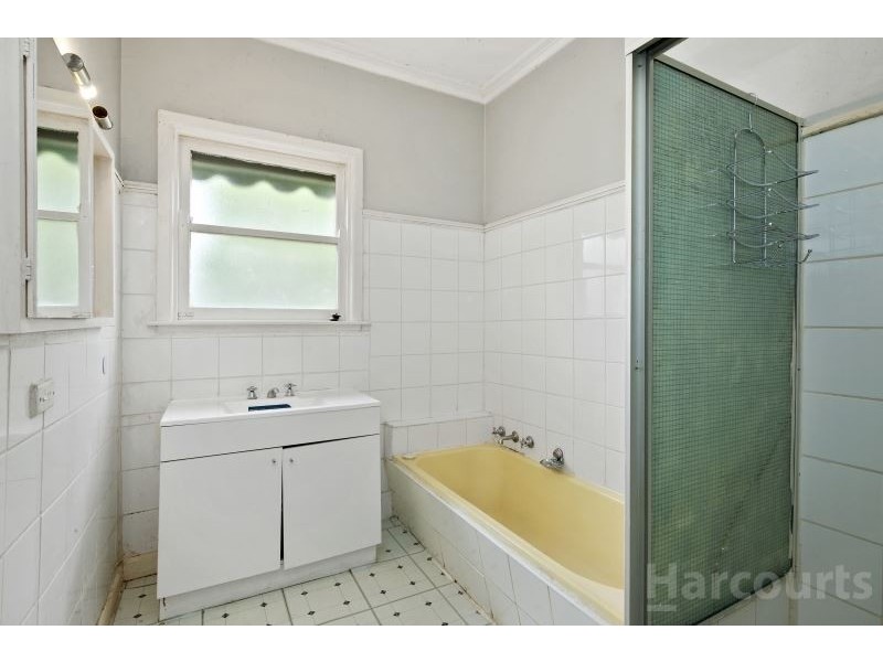 4 Lambert Street, Wendouree VIC 3355