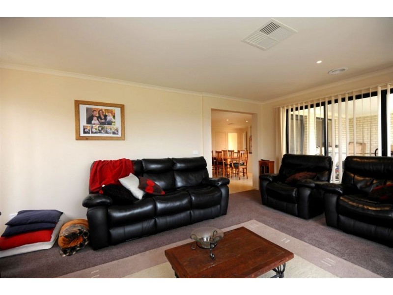 8 Polwarth Court, Alfredton VIC 3350