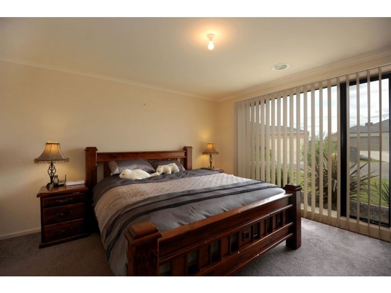 8 Polwarth Court, Alfredton VIC 3350